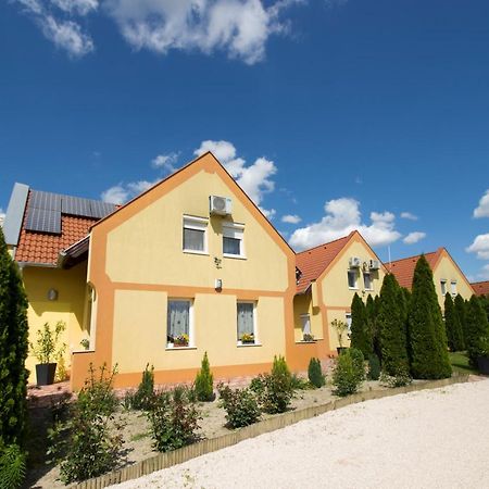 Ponty-Lak Panzio Guest House Davod ภายนอก รูปภาพ
