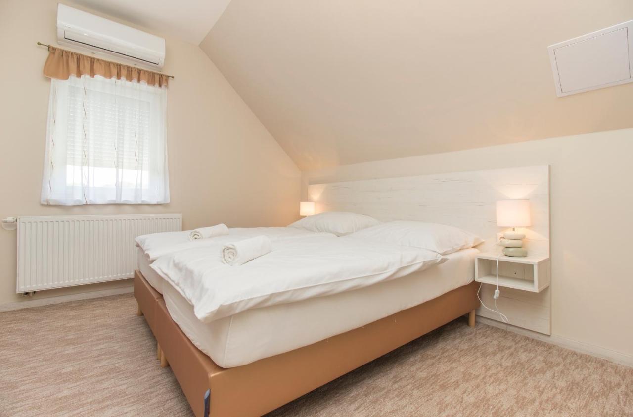 Ponty-Lak Panzio Guest House Davod ภายนอก รูปภาพ