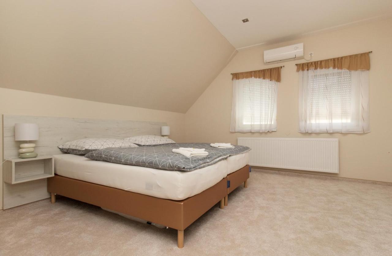 Ponty-Lak Panzio Guest House Davod ภายนอก รูปภาพ